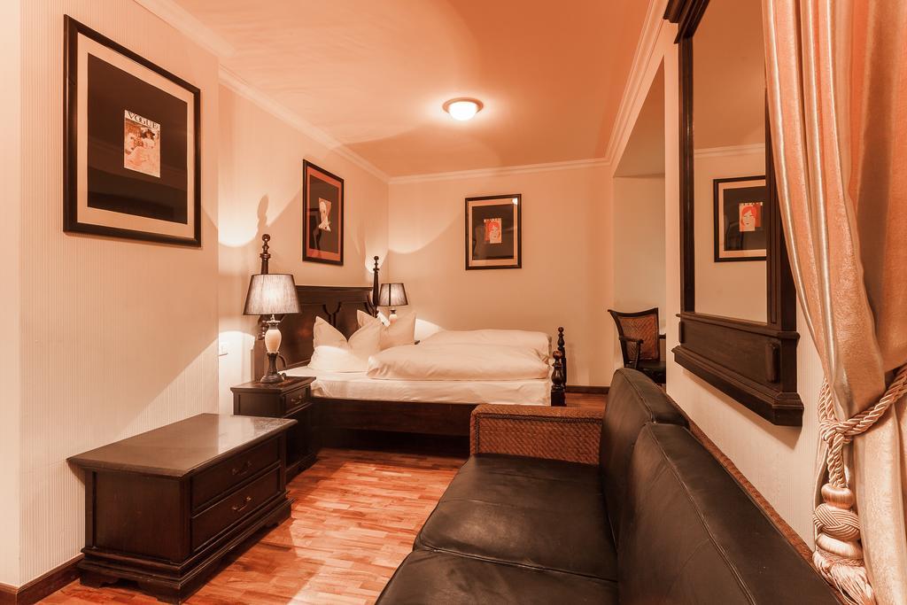 Aviv Hotel 3*